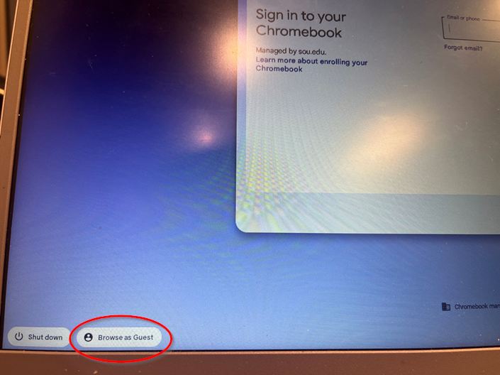 Picture of the sign in page but with the emphasis shifted to the bottom left there are two buttons. One that states that you can shut down the computer but the other that prompts you to browse as a guest, which is highlighted as the selection to choose in the article.